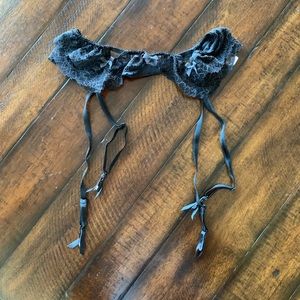 NWT Victoria’s Secret garter belt